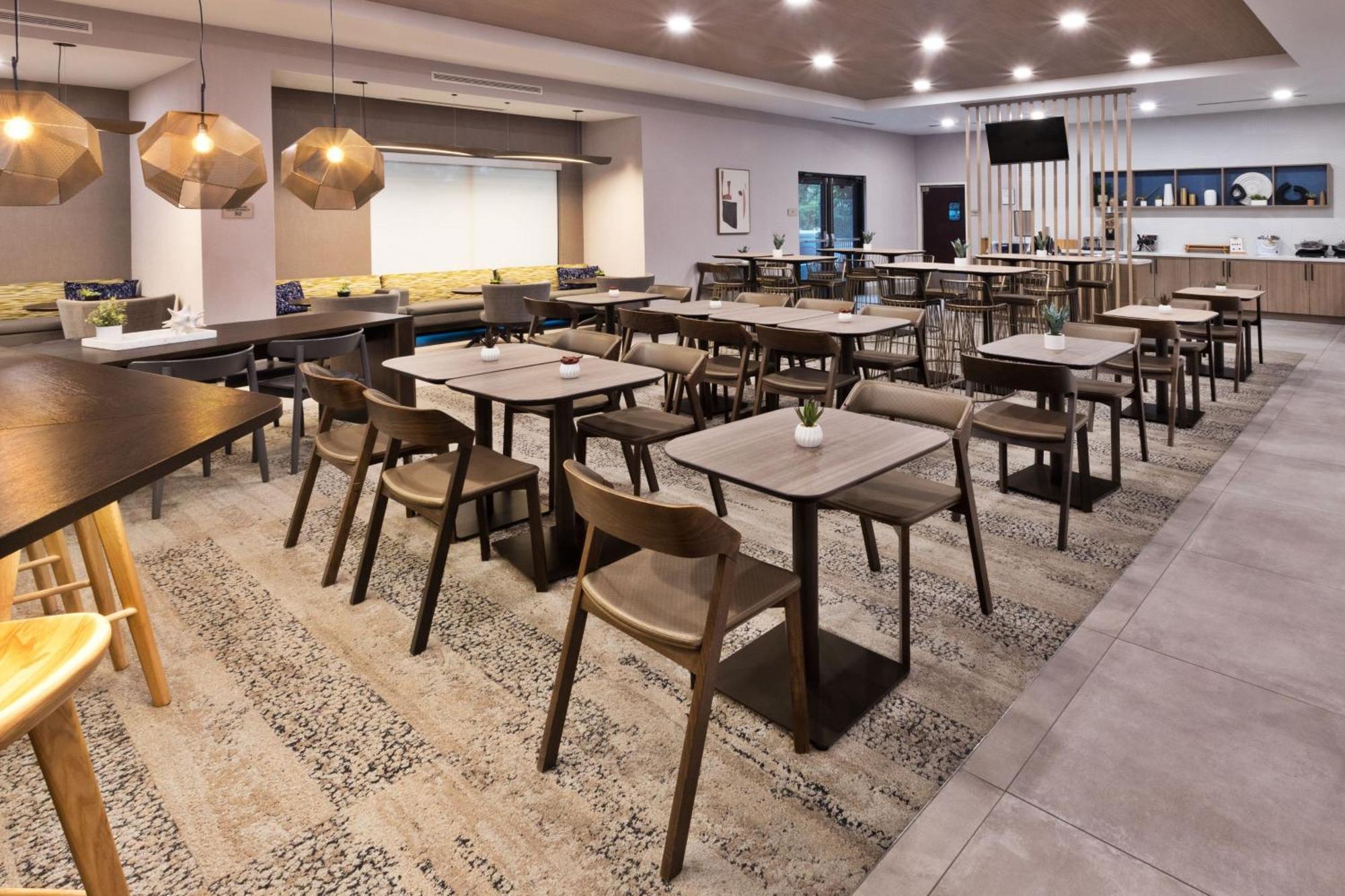 Springhill Suites Birmingham Colonnade Exterior foto